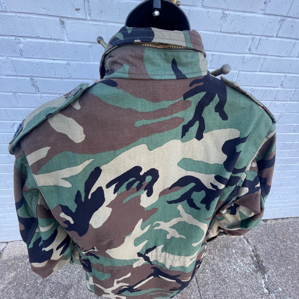 Men's Size Medium Regular U.S. Air Force Issue Woodland Camouflage Field Jacket - Picture 11 of 16